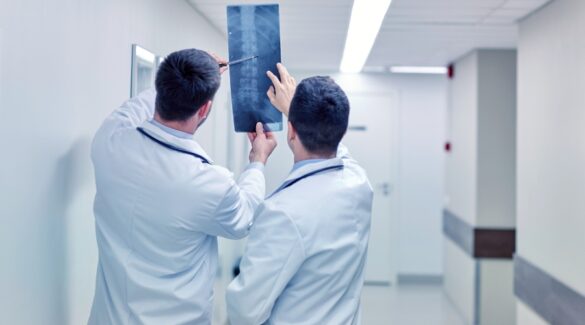 Spine Clinic in Malad